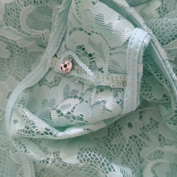 Asymmetrical Floral Lace Top With Matching Tank - Picture 4 of 7